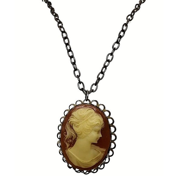 VTG Cameo Woman Sillouette Pendant Brass Necklace 22"  Cottagecore Trendy - Picture 5 of 14